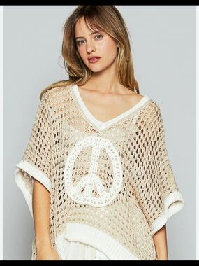 POL New Beige Oversized Crochet Peace Sign Top with White Trim Sz Med